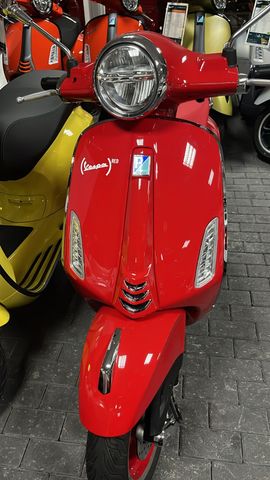 Vespa Primavera Red 50