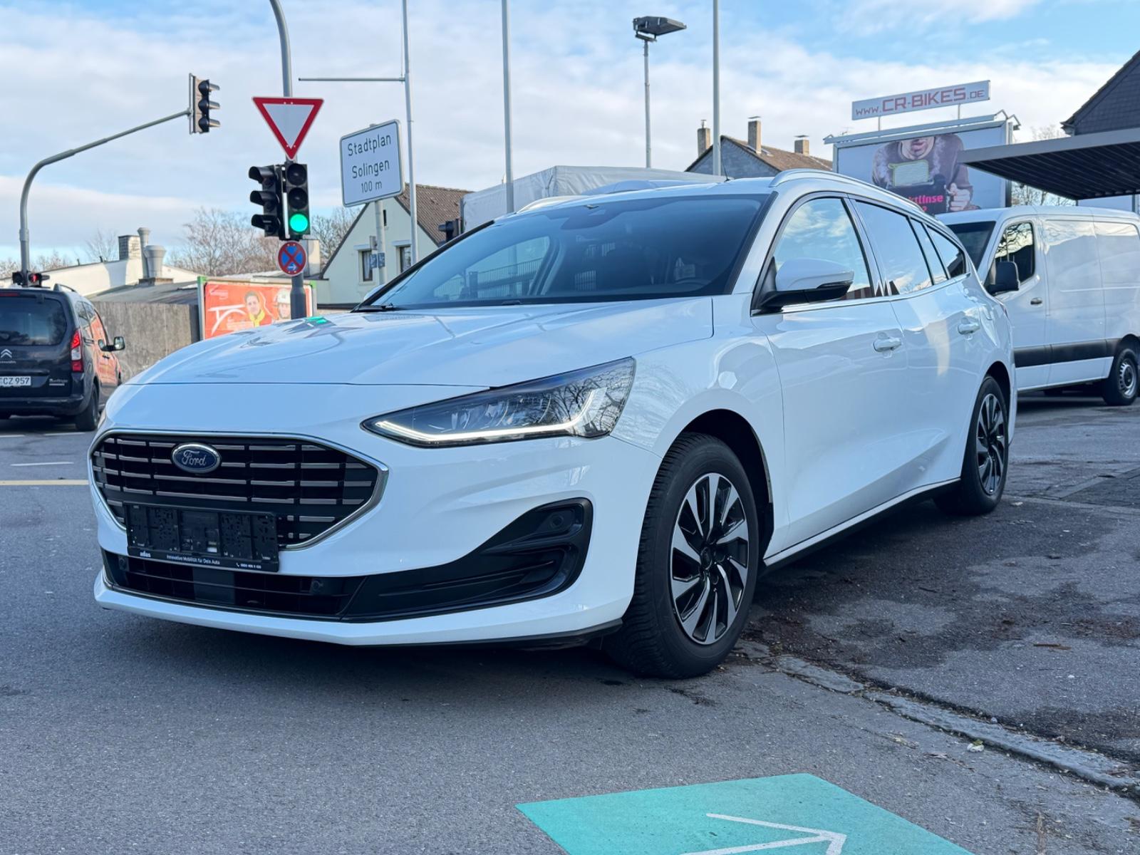 Ford Focus Turnier Titanium X   AHK LED