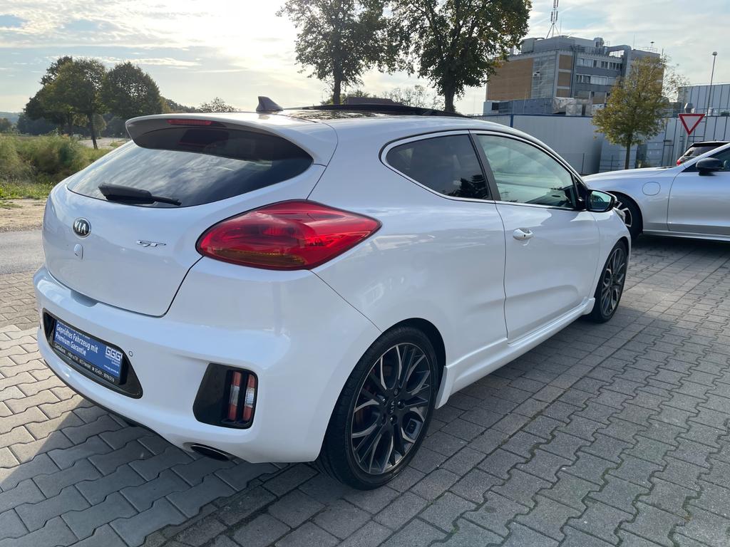 Kia ProCeed