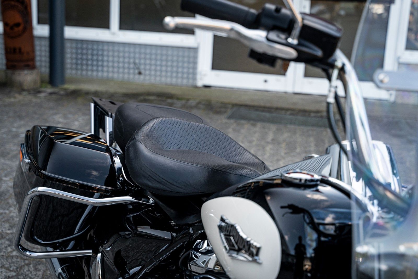 Fahrzeugabbildung Harley-Davidson ROAD KING POLICE FLHP TOURING - JEKILL&HYDE