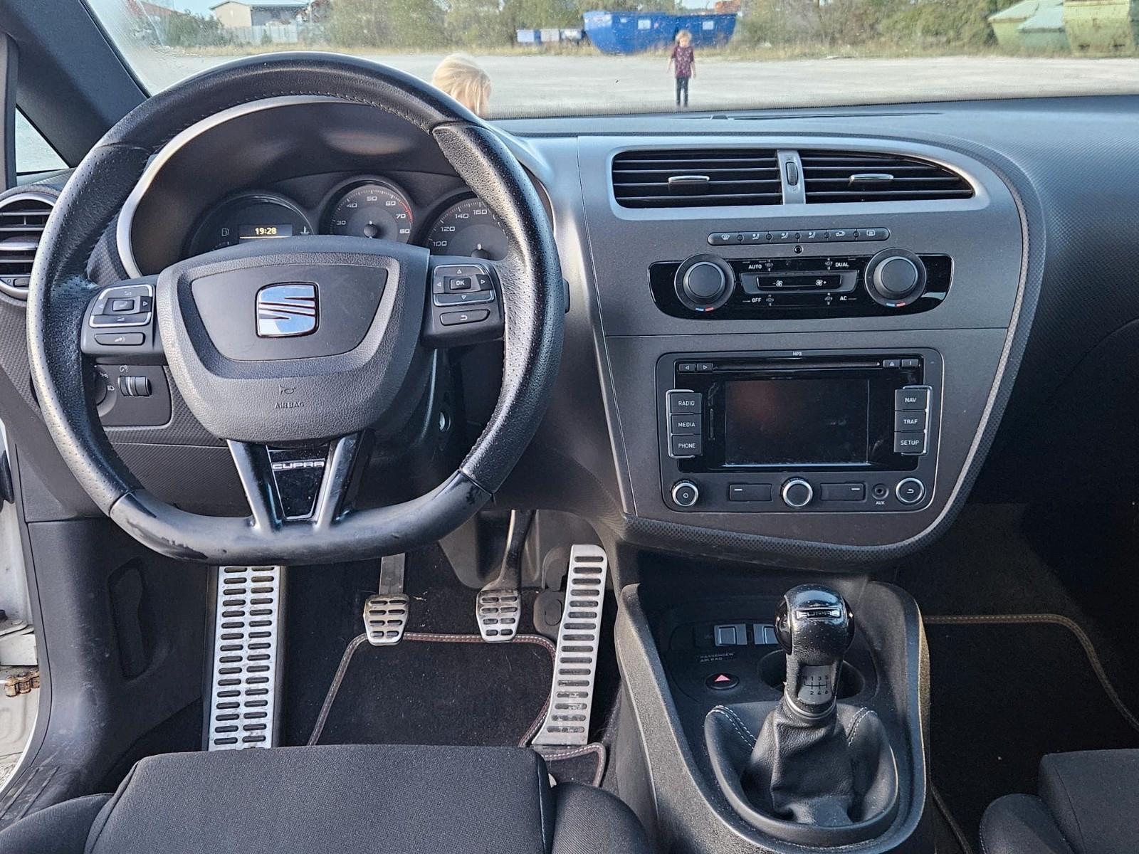 Seat Leon Cupra 2.0 TFSI 286 ch BVM / 1ère main / Alcantara / Bi-Xénon / Sièges chauffants