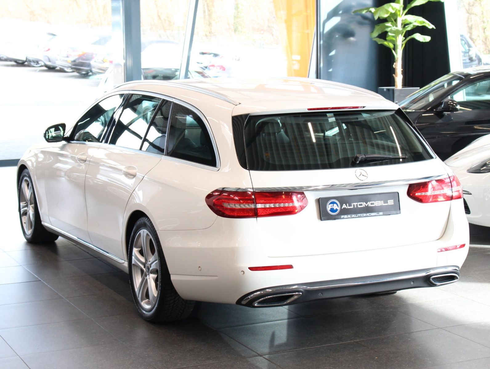 Fahrzeugabbildung Mercedes-Benz E 350 d T Avantgarde 9G* 360 Kamera*LED.2Hand