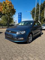 Volkswagen Polo V Highline BMT/Start-Stopp - mit Benzin-Antrieb: Blau, Panorama-Dach, Kleinwagen