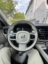Volvo V90 D4 Momentum  STH/AHK/PANO/KVLICHT/WPAKET