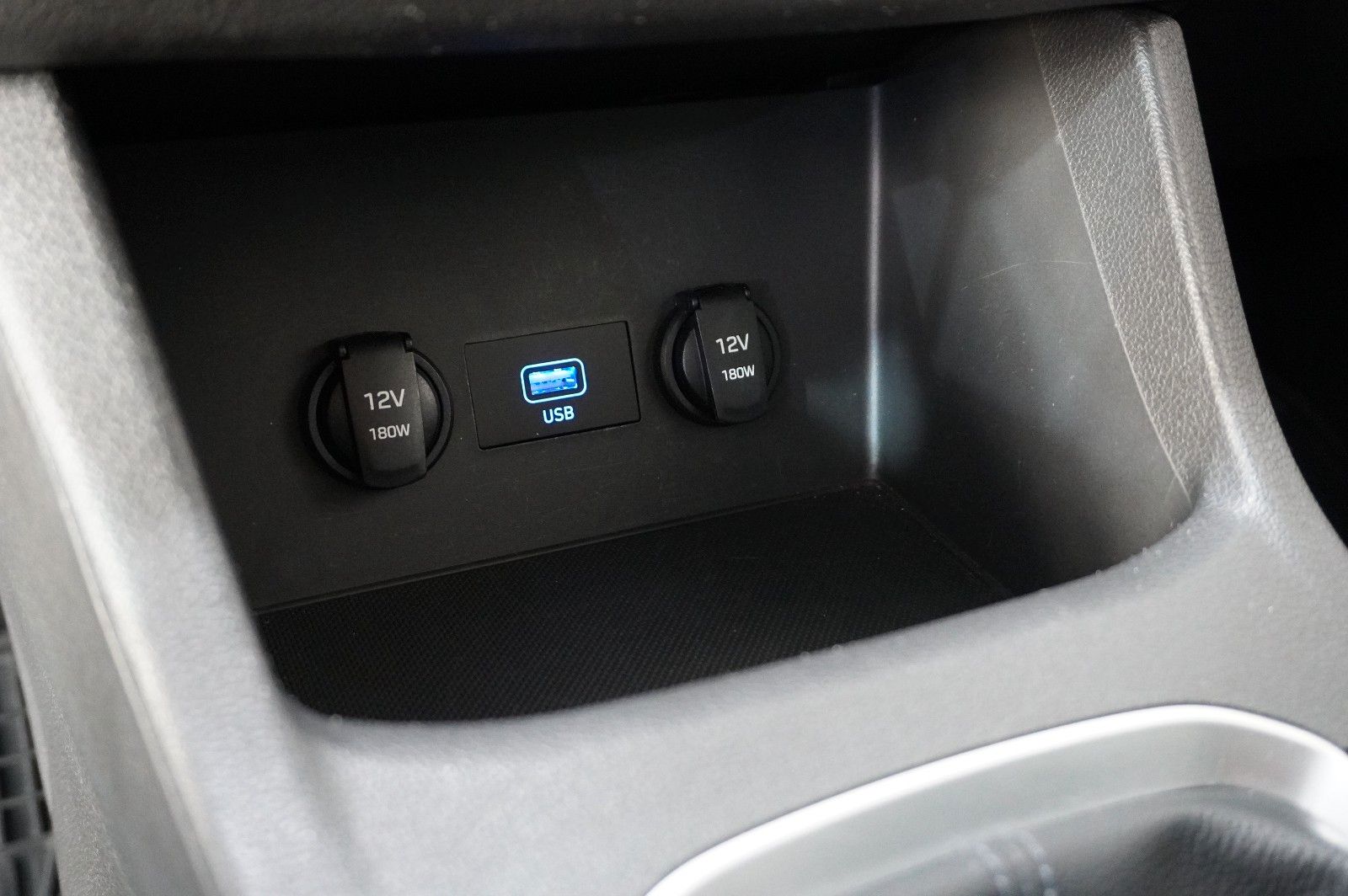 Fahrzeugabbildung Hyundai i30 LIM. 1.5 T-GDI 48V NAVI/LED/SPORT/KAMERA/DAB