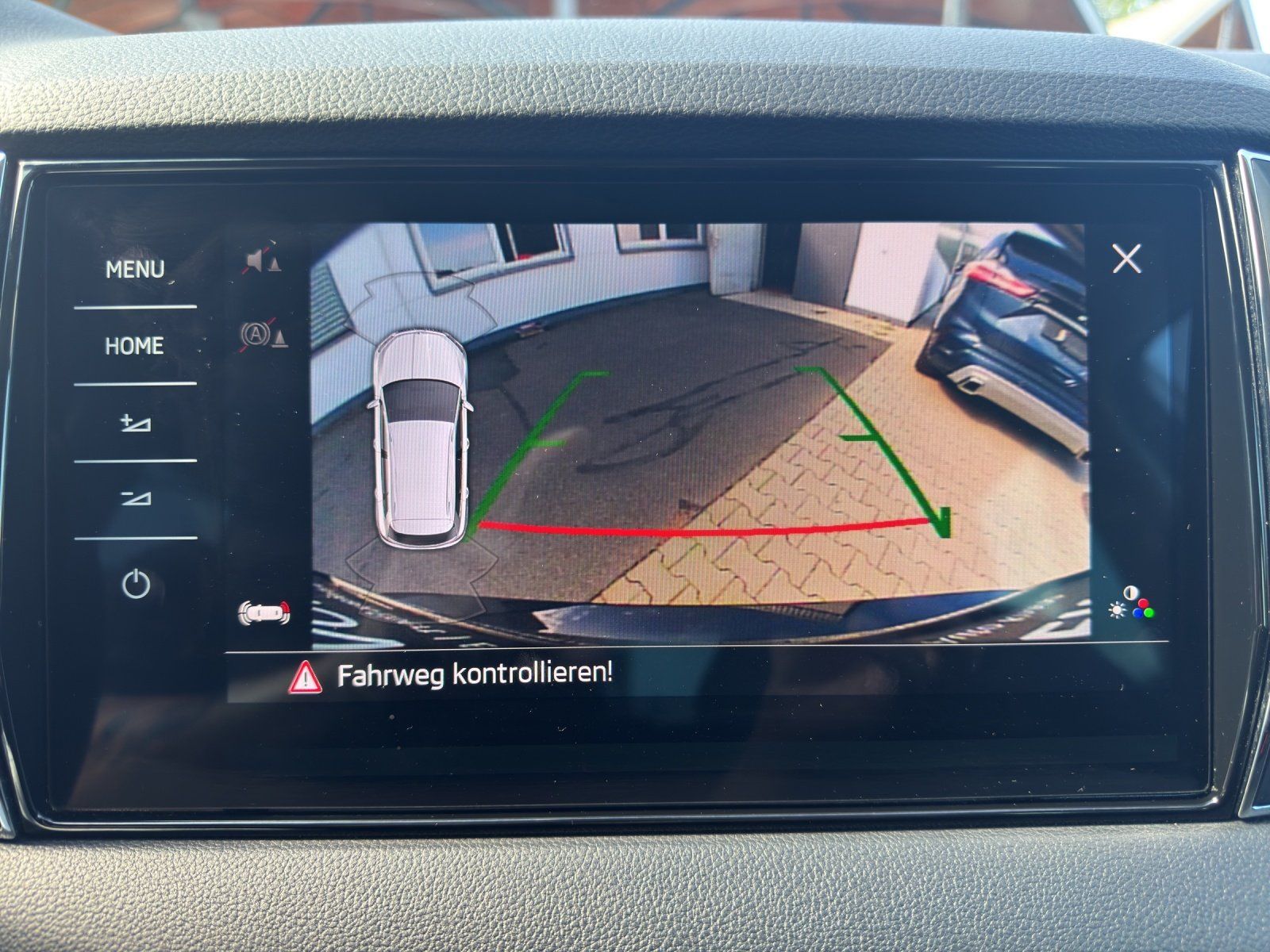 Fahrzeugabbildung SKODA Karoq 1.5 TSI DSG Style/KAMERA/VIRTUAL/ACC/STHZG