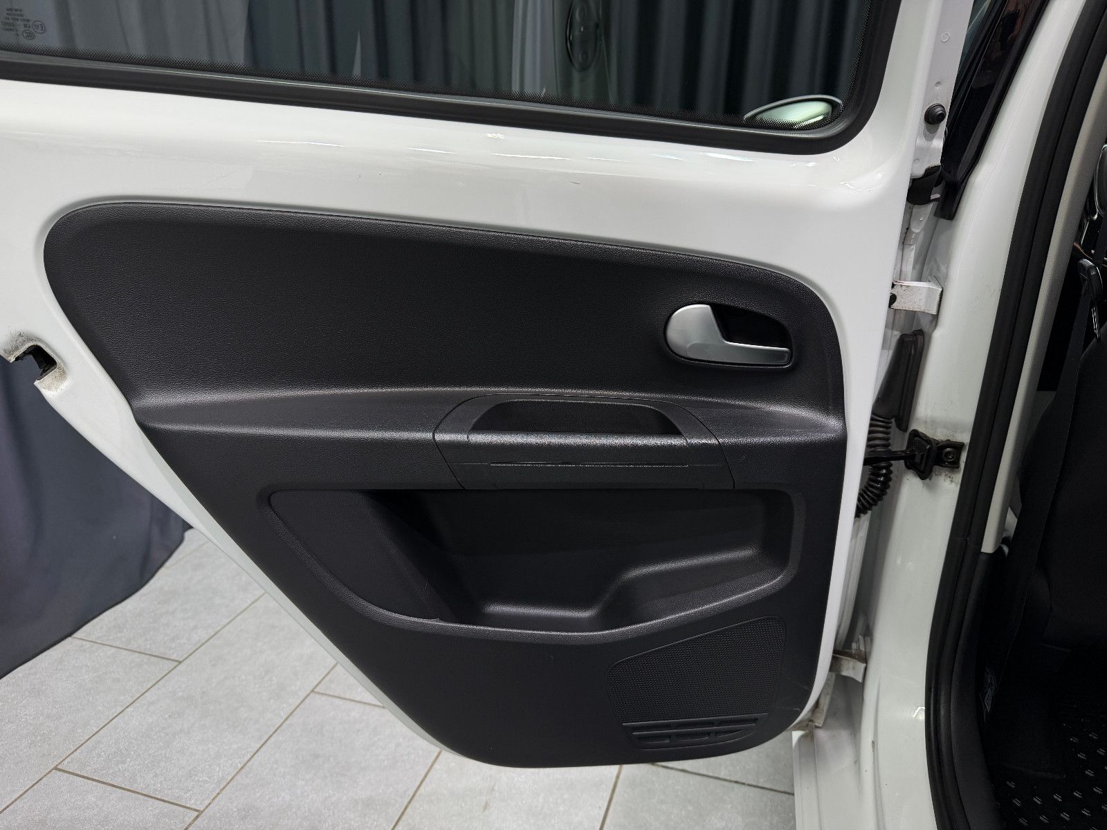 Fahrzeugabbildung Volkswagen up! high up! |KLIMA|PDC