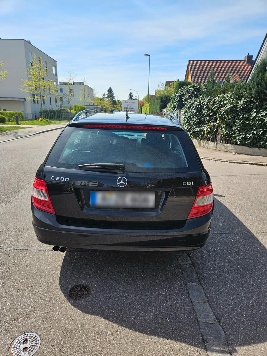 Mercedes-Benz C200 2010 — photo 10