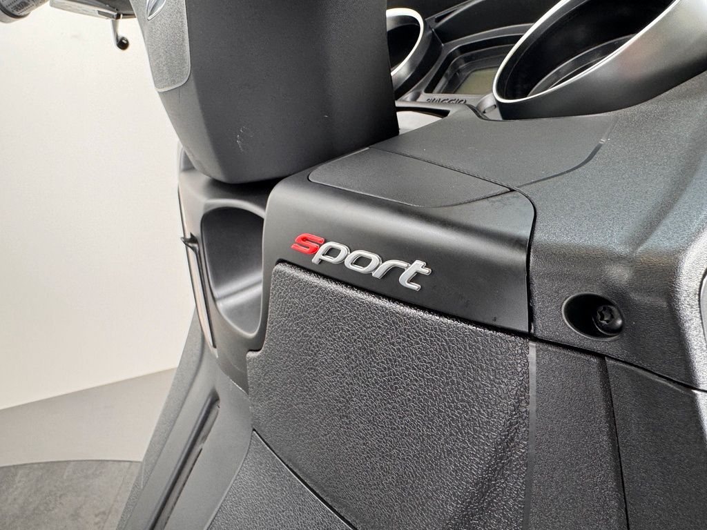Fahrzeugabbildung Piaggio MP3 300 HPE *SERVICE NEU *TOPCASE