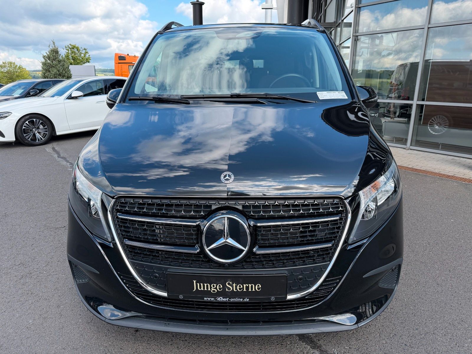 Fahrzeugabbildung Mercedes-Benz V 220 d DISTRONIC AHK2,5to 7Sitze