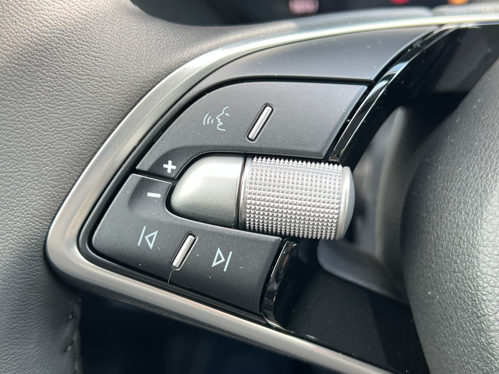 Fahrzeugabbildung SKODA Octavia Combi Essence 2.0 TDI *AHK, LED, SmartLi