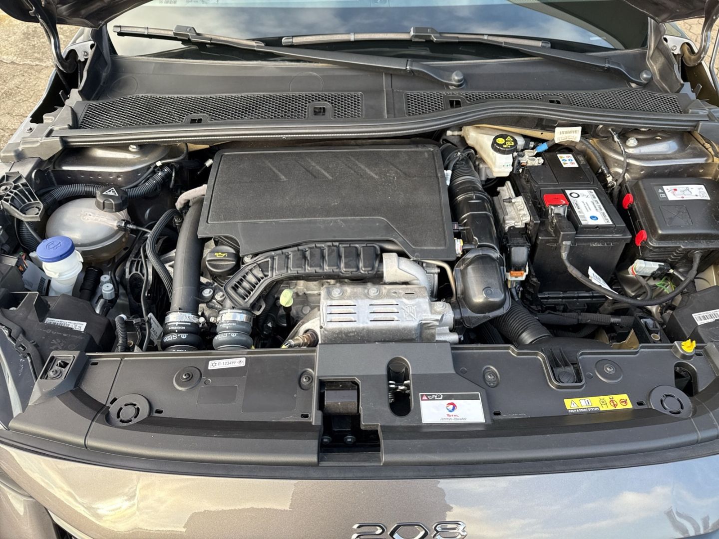 Fahrzeugabbildung Peugeot 208 GT 1.2 PureTech 100 Navi LED ACC Klimaautom