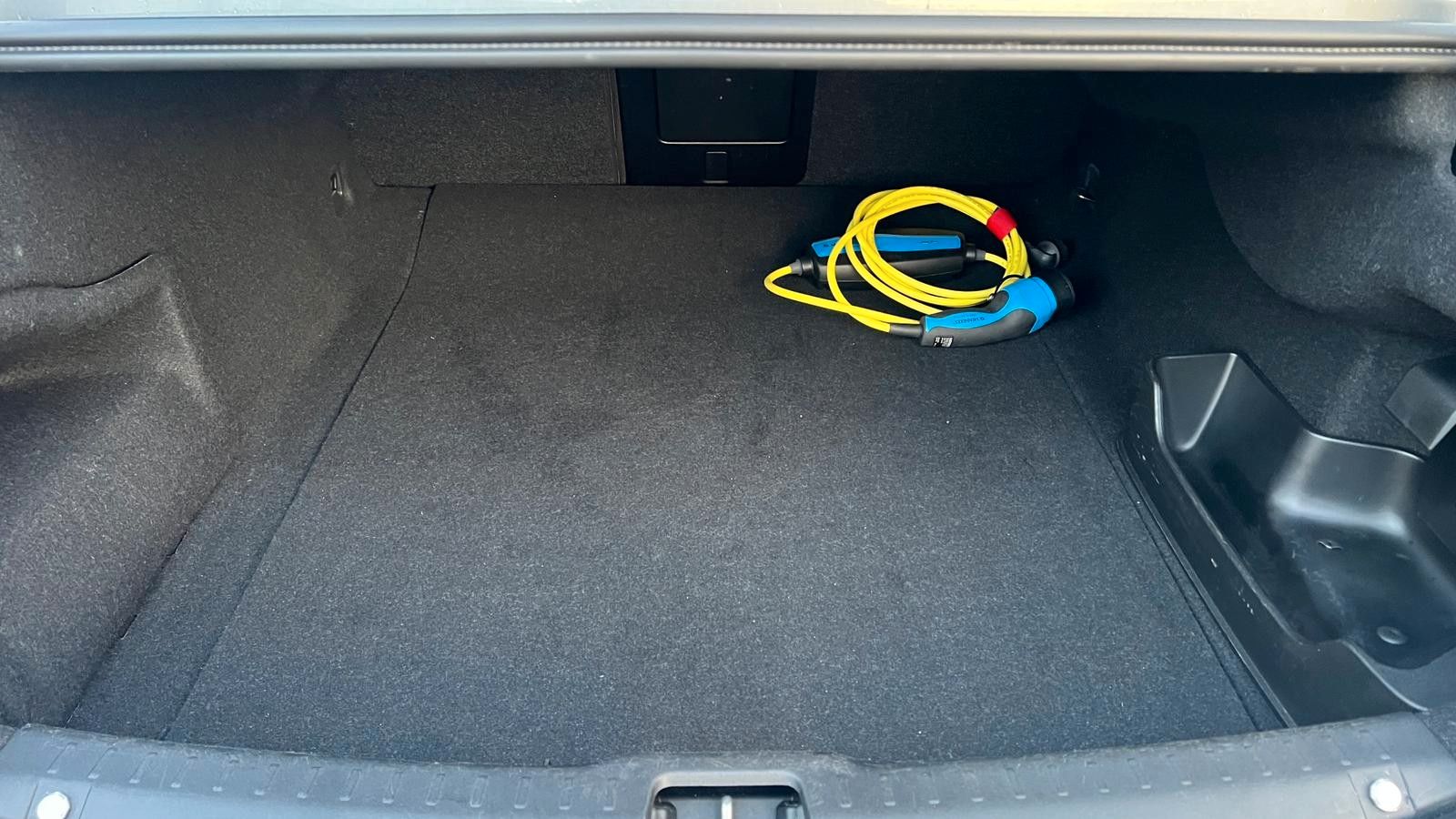 Fahrzeugabbildung Volvo S90*R-Design*T8*AWD*B&W*LUFT*MASS*20Zoll