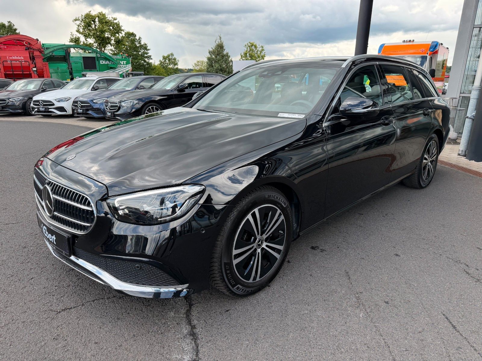 Fahrzeugabbildung Mercedes-Benz E 200d T Avantgarde+Pano+Distr+AHK+360