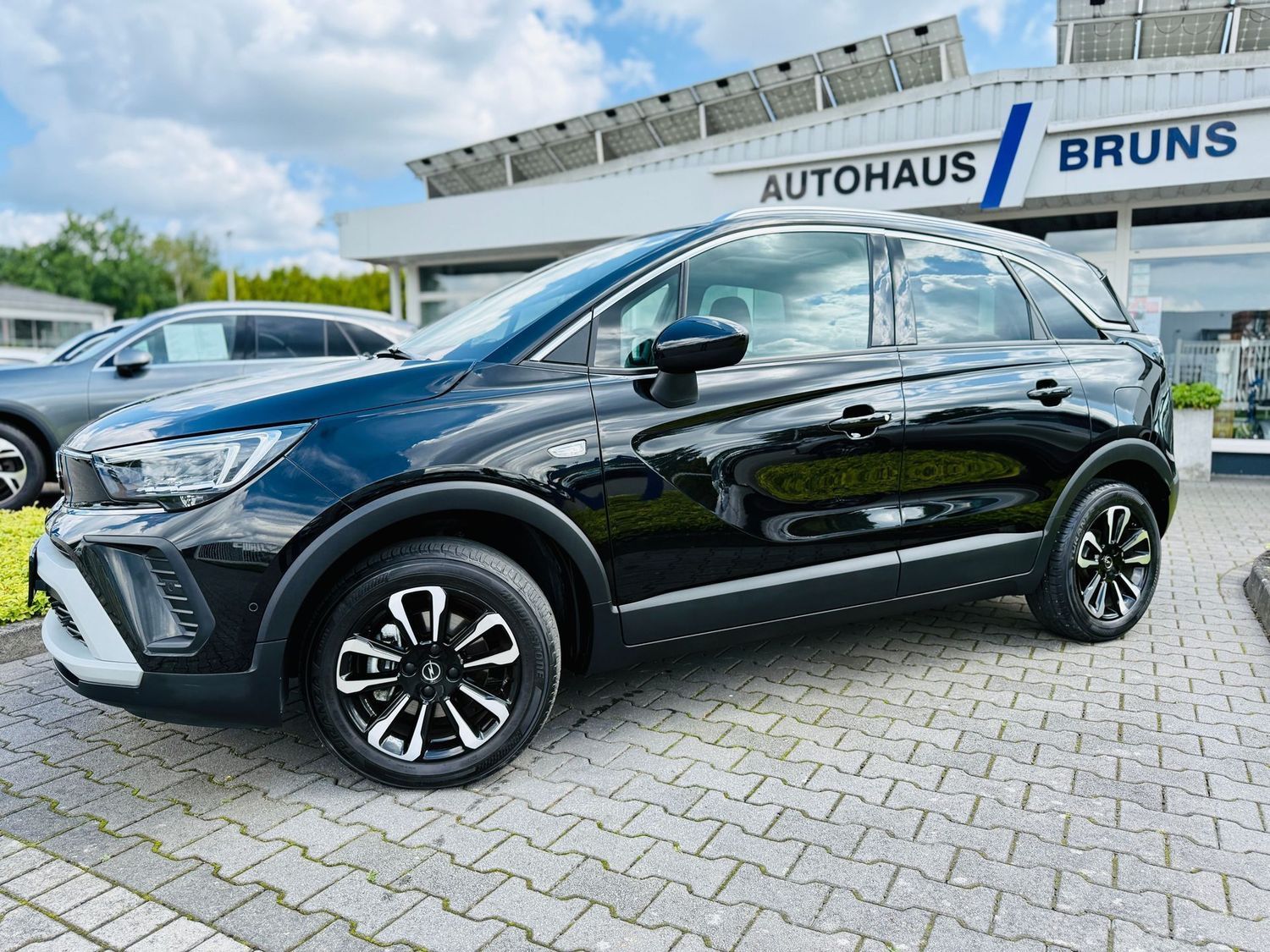 Fahrzeugabbildung Opel Crossland X 1,2 T ELEG., Navi, Panod, LED, RFK,