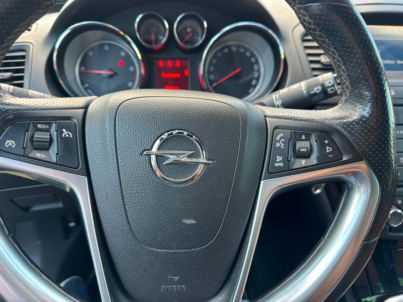 Opel Insignia 2011 — photo 8