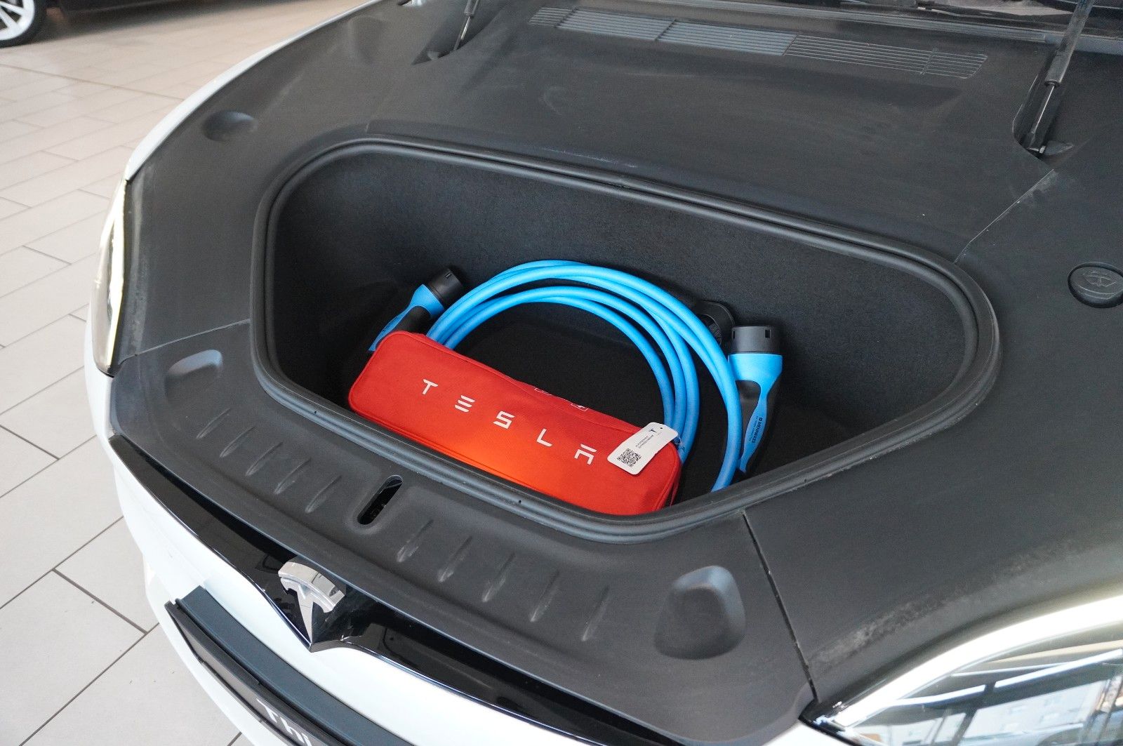 Fahrzeugabbildung Tesla Model S DUAL-MOTOR LONGRANGE NAVI/AMD/YOKE/LEDER