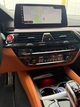 BMW M5 xDrive A M5 - silberne BMW M5