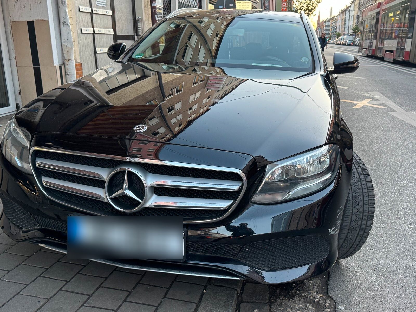 MERCEDES-BENZ E 220