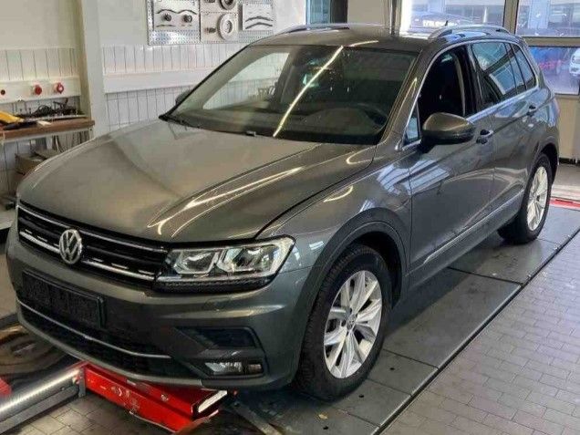 Volkswagen Tiguan Highline 4Motion 2.0 TDI PANO+NAVI+SITZHZ