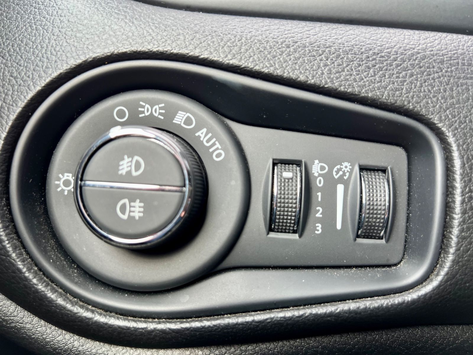 JEEP Renegade Night Eagle AAC DAB GZJR NSW CARPLAY