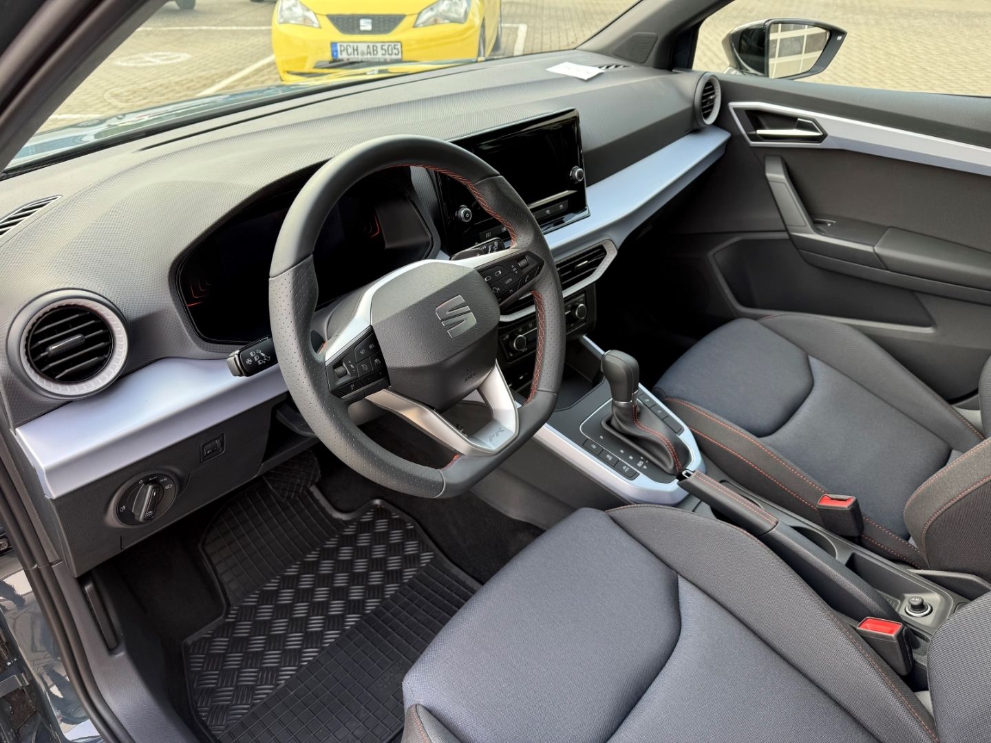 SEAT Arona 1.0 TSI FR ACC LED PDC RFK Full Link SHZg - Image 13