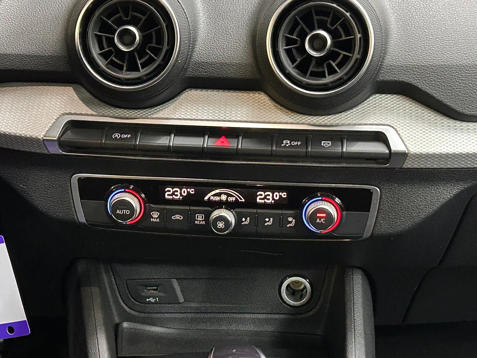 Fahrzeugabbildung Audi Q2 35d Quatt S-Tr. LED+KLIMAUT+HIFI+APS+DAB+ACC+