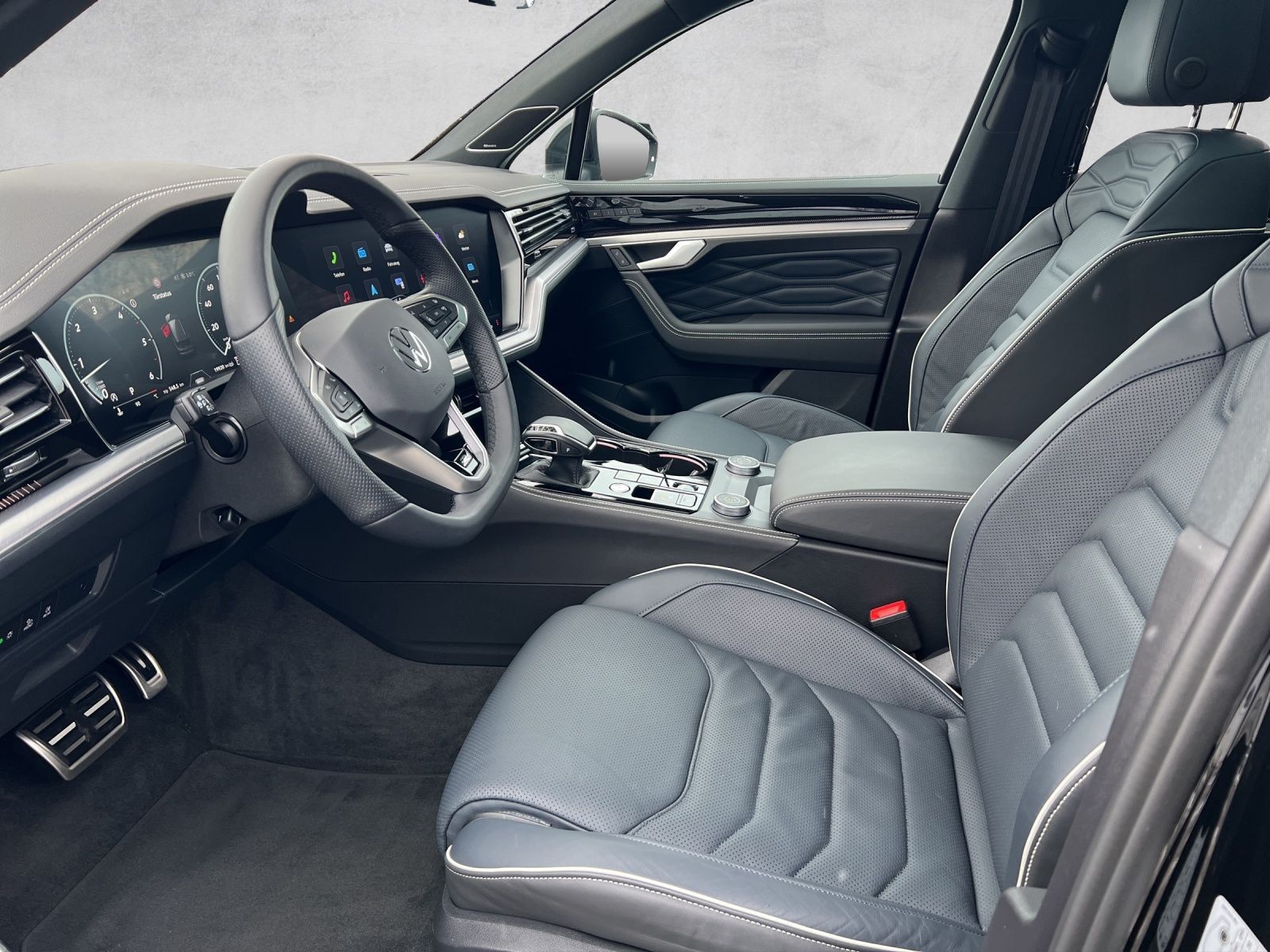 Touareg R-Line 3.0 V6 TDI 4M Leder*AHK*Luft*Blac