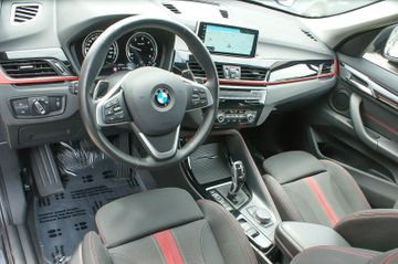 Fahrzeugabbildung BMW X1 xDrive20 dA Sport Line LED AHK NAVI 1.HAND