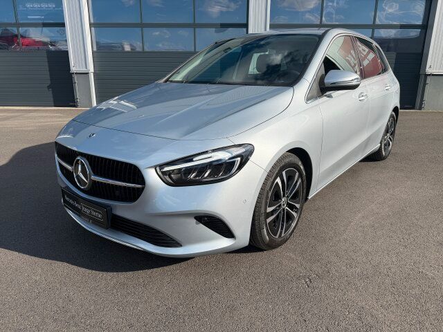 Mercedes-Benz B 180 — hlavná fotografia