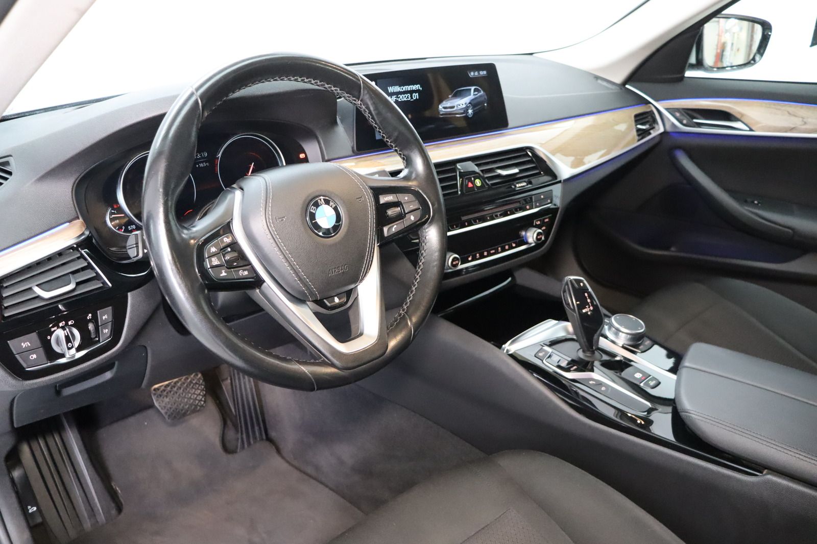 Fahrzeugabbildung BMW 540 i xDrive * HUD * Soft-Close * Night * SC * M