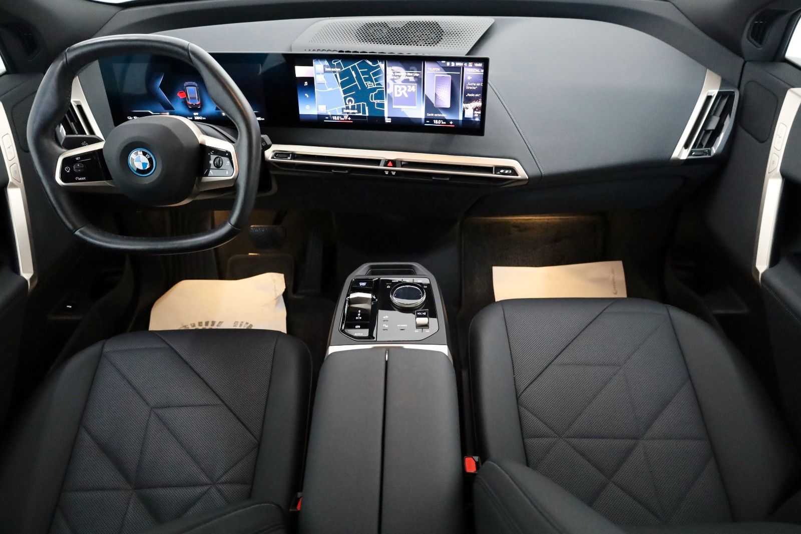 Fahrzeugabbildung BMW iX50 xDrive Sport Leder,Navi,Panorama Sky Lounge