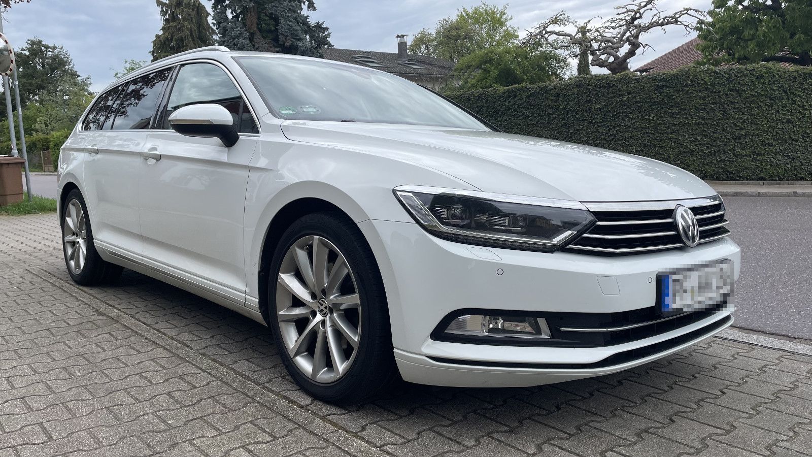 VW Passat Variant 2.0 TDI DSG, AHK, ACC, Panorama