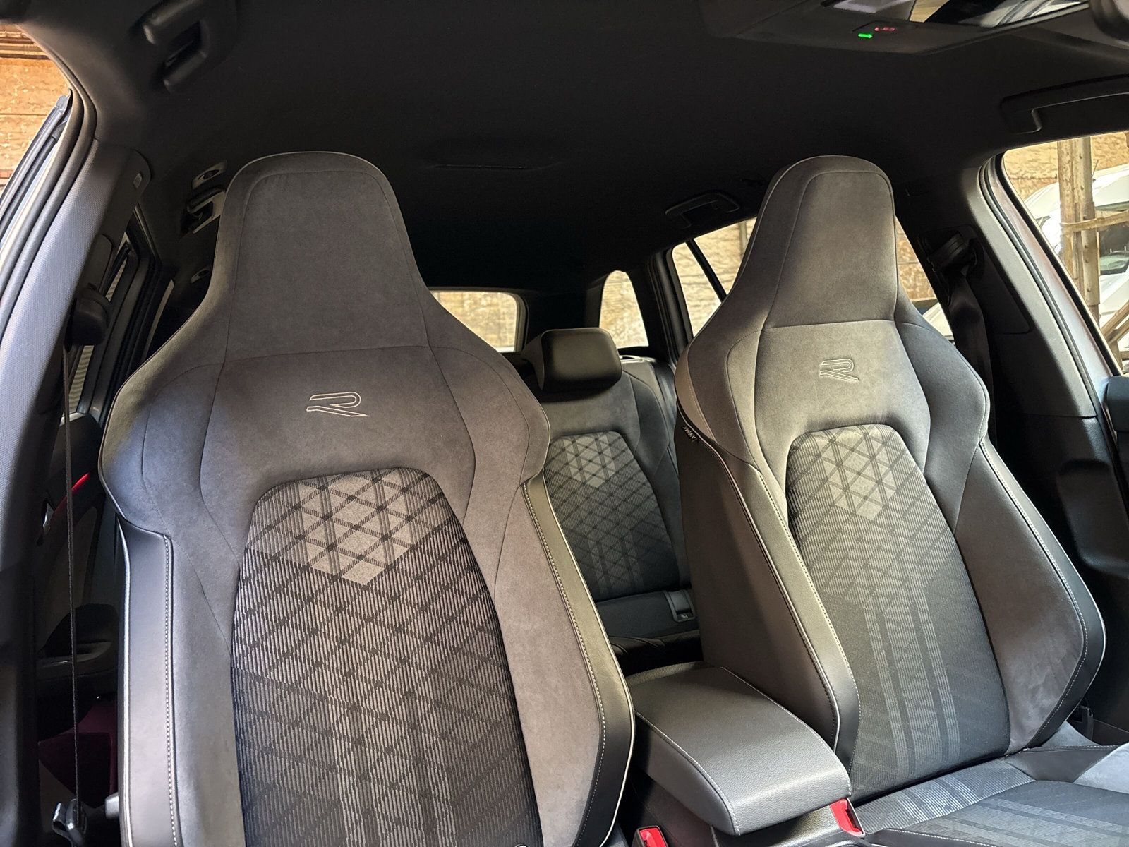 Fahrzeugabbildung Volkswagen Golf Variant 2.0 TDI R-Line AHK Kamera AppConnec