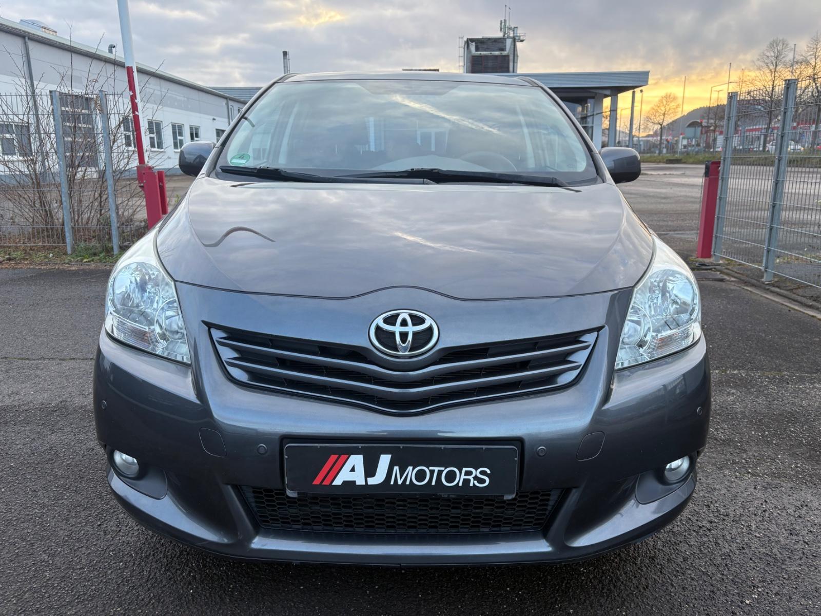 Toyota Verso Edition | PANO | 7.SITZ | AHK | 2.HAND |