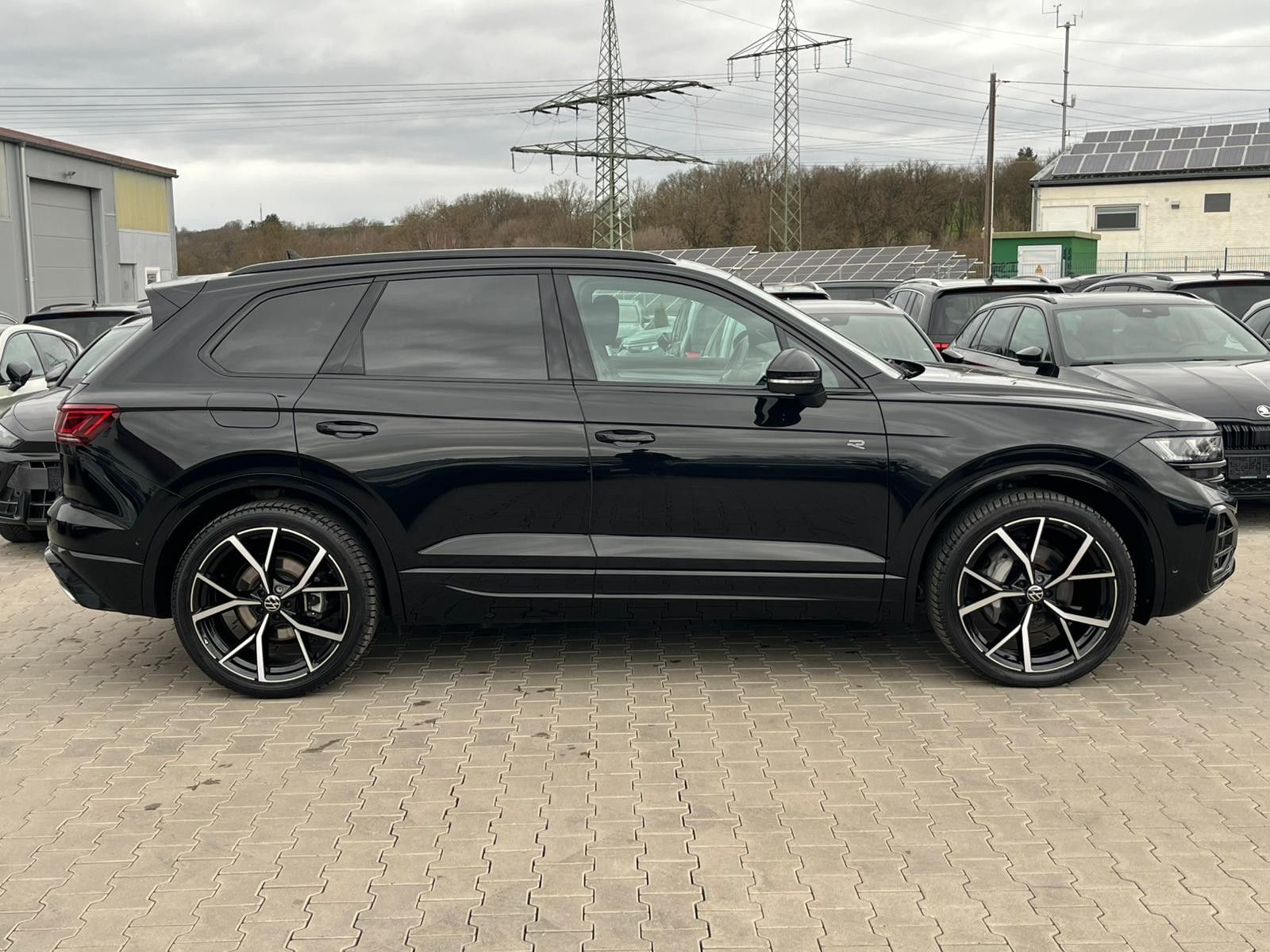 Fahrzeugabbildung Volkswagen Touareg 3.0TDI 4M R-Line VOLL Black 22" UPE 114T