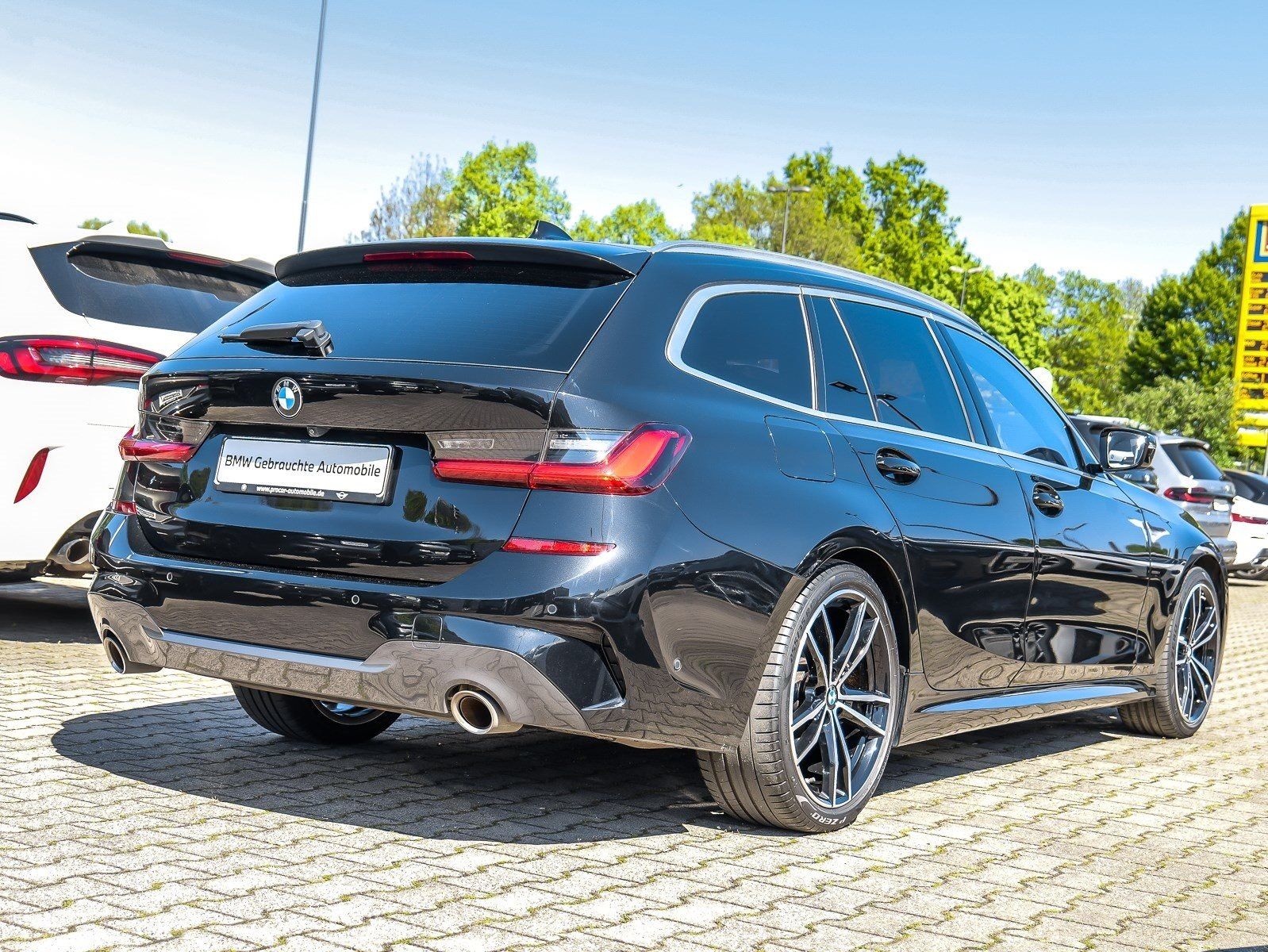 BMW 320i Touring M Sport LC+ Navi RFK HiFi DAB foto 2