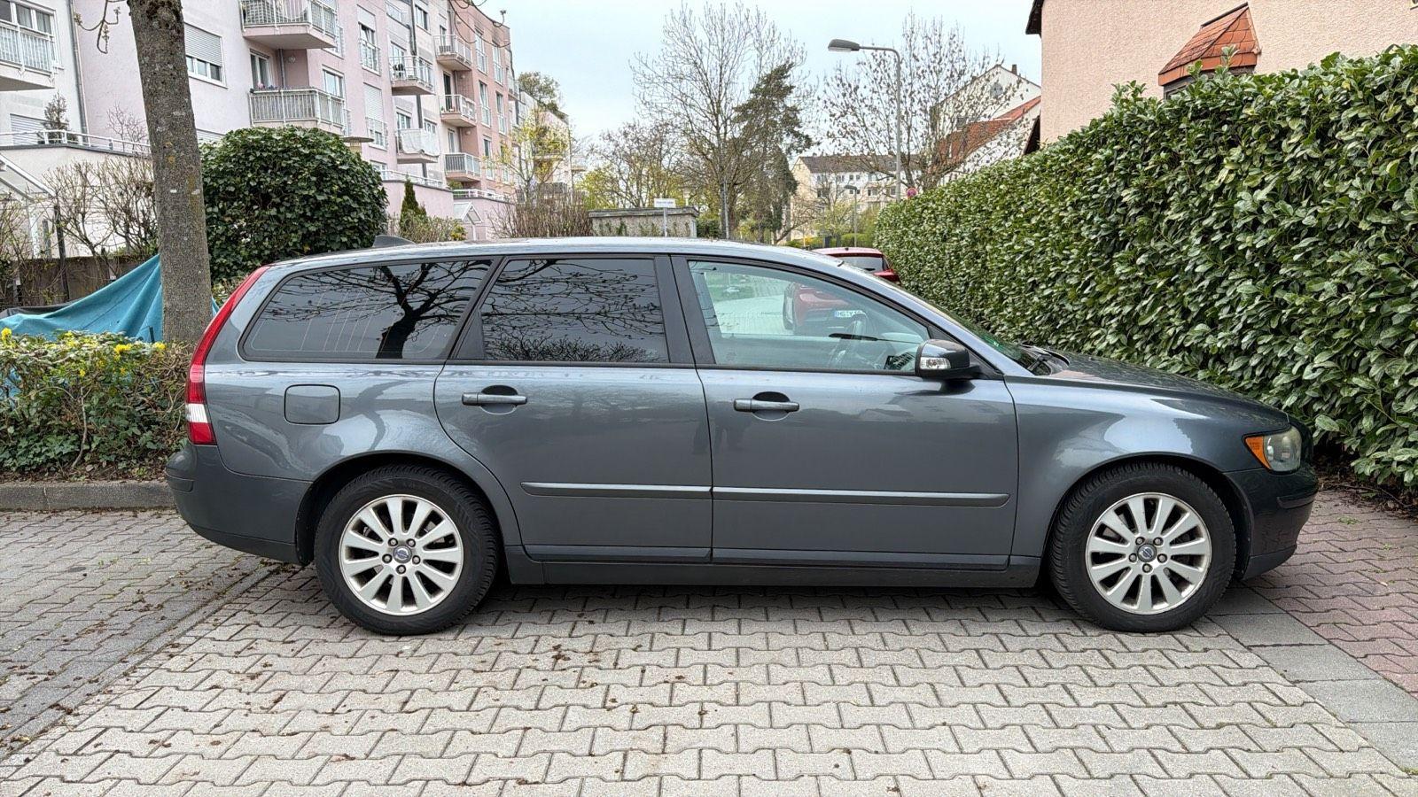 Volvo V50 2006 — rear view