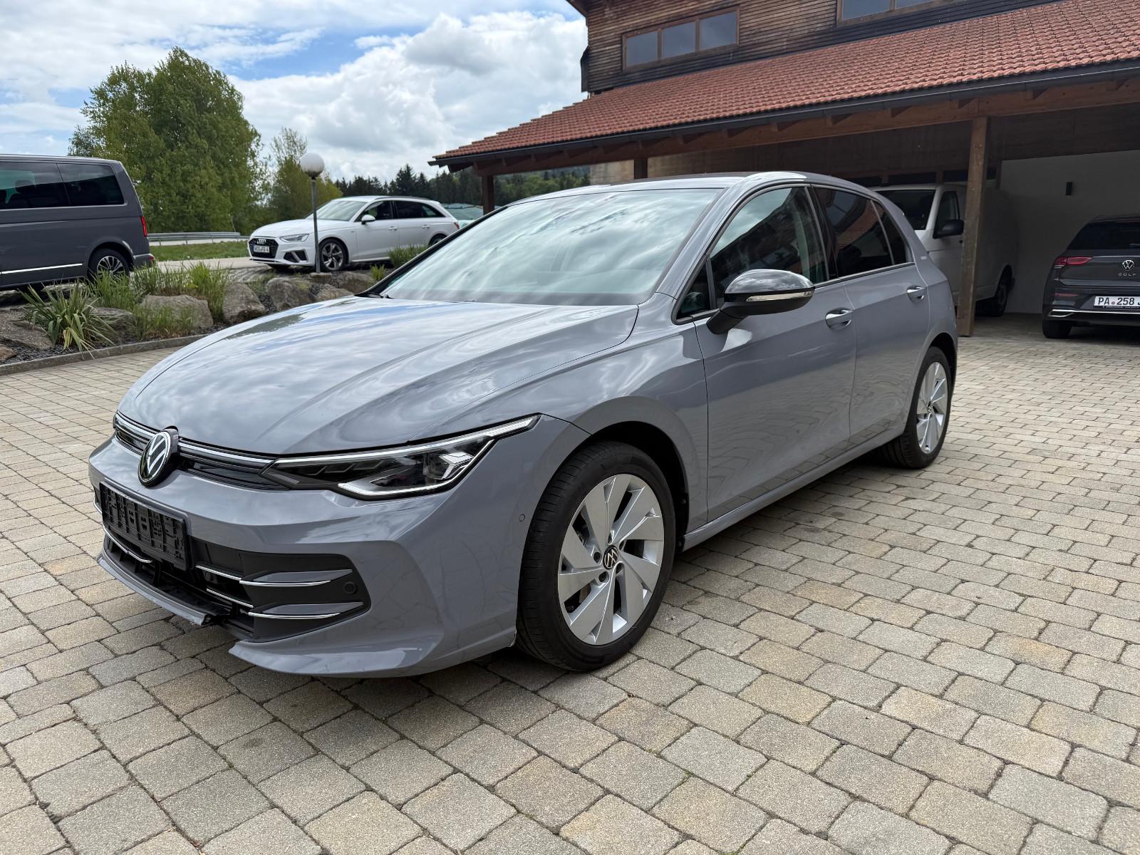 Volkswagen Golf VIII Lim. 1.5 eTSI DSG Energy Navi/LED Plus