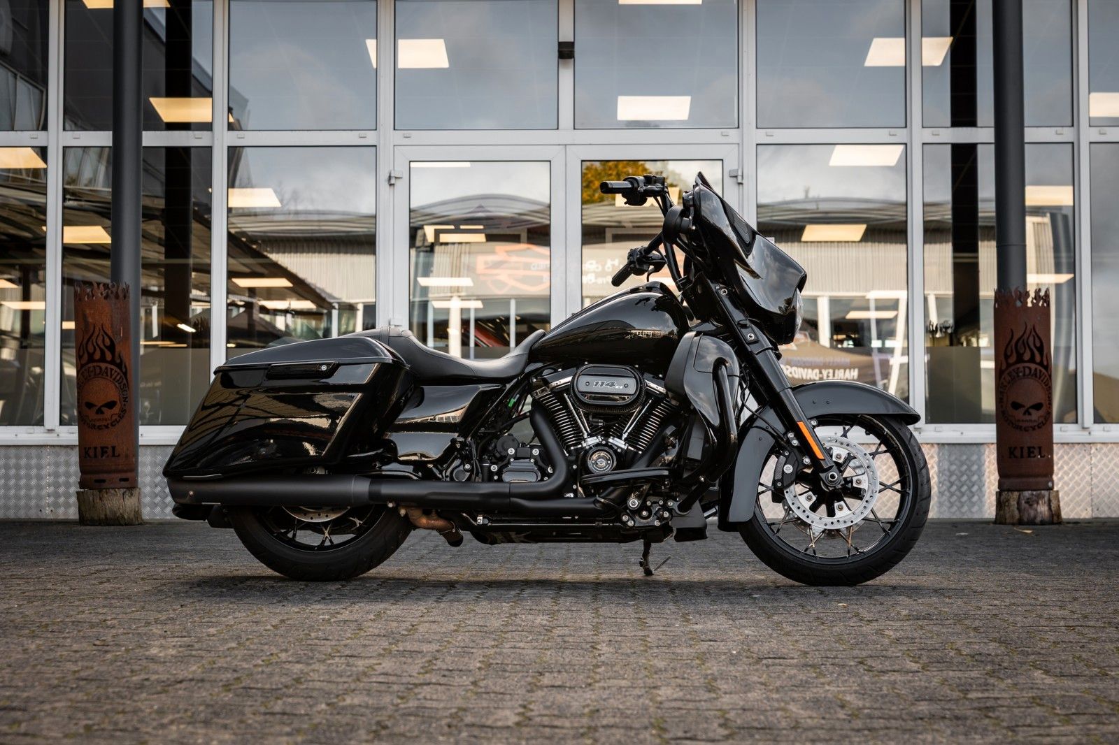 Fahrzeugabbildung Harley-Davidson STREET GLIDE SPECIAL 114 KESSTECH - LAST EDITION