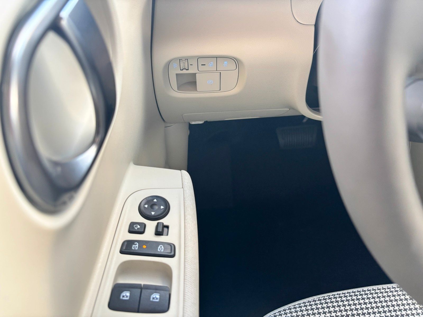 Fahrzeugabbildung Hyundai INSTER 49 kWh Prime 360°/V2L/Ambiente!