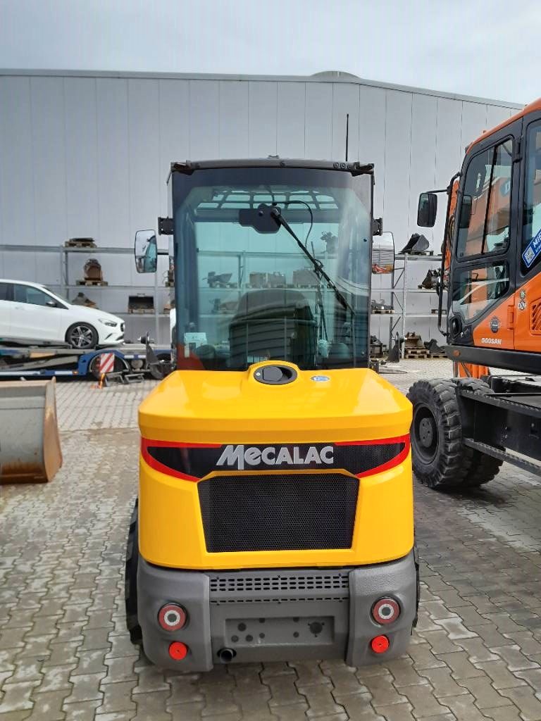 Fahrzeugabbildung MECALAC MCL 4+ Vorführmaschine