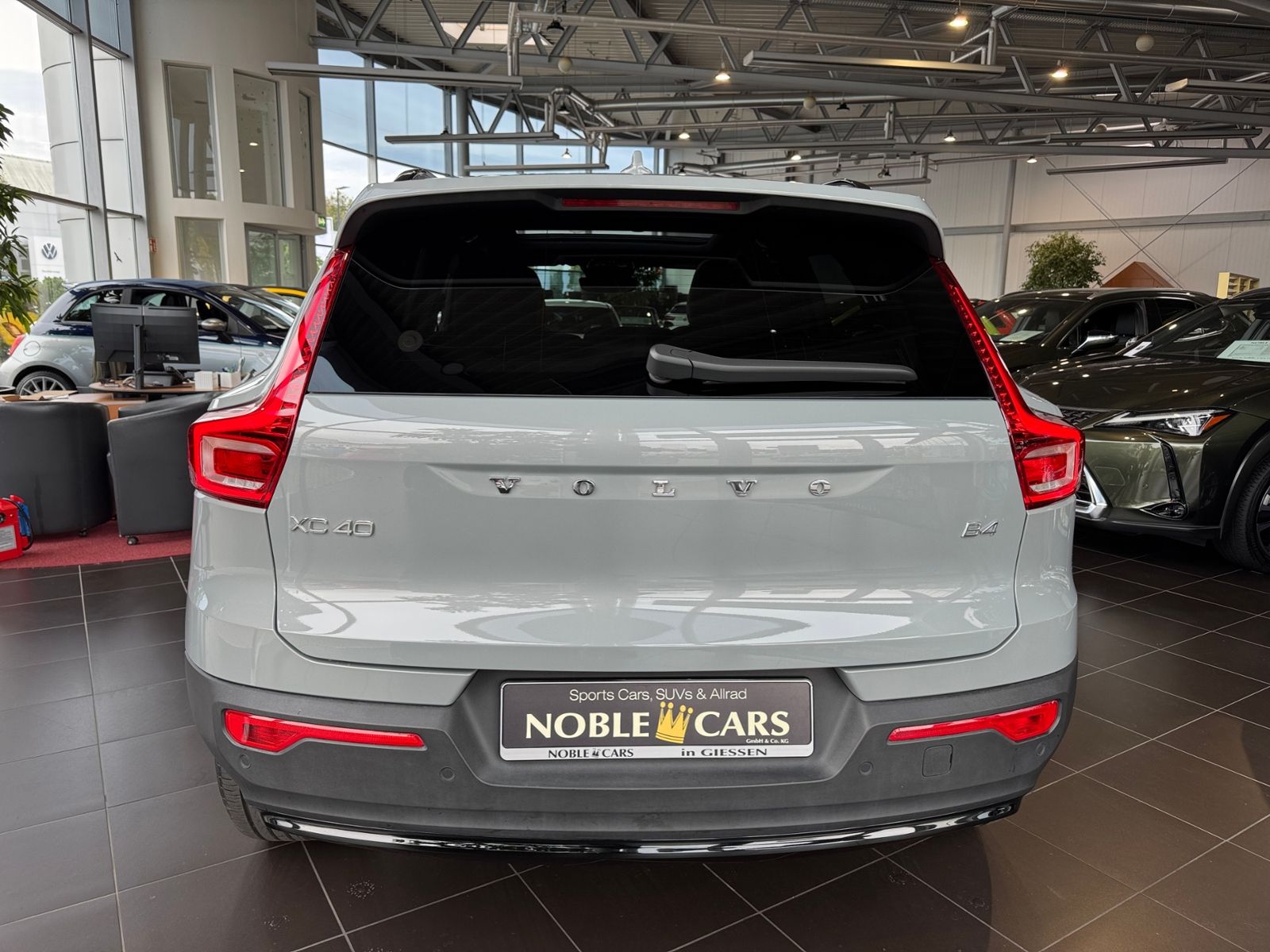 Fahrzeugabbildung Volvo XC40 Plus Dark 2WD NAVI LED AHK PANO