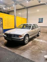 BMW E36 318i - BMW 318: Limousine, E36