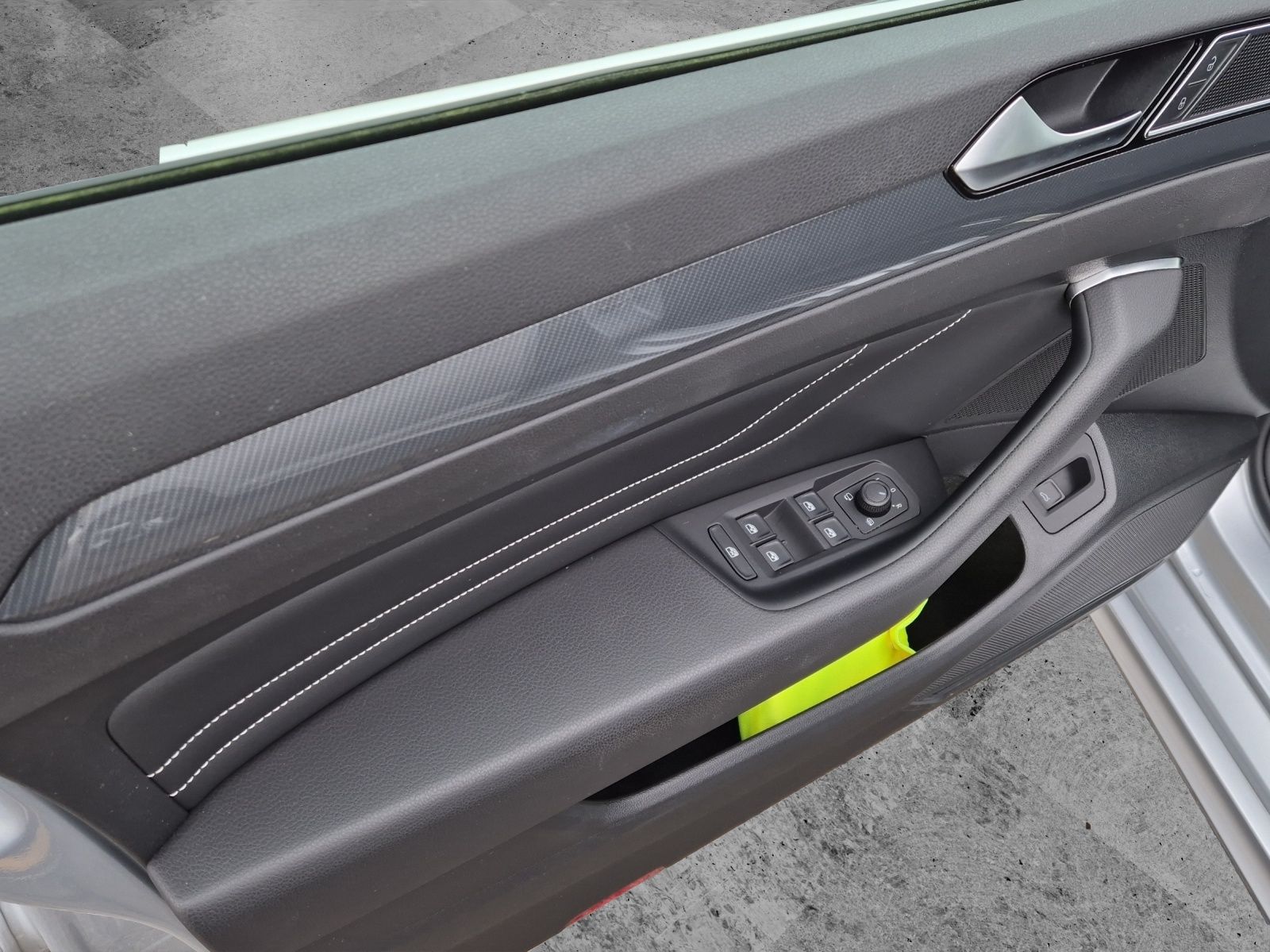 Fahrzeugabbildung Volkswagen Passat Variant TSI R-Line DSG Matrix Navi AID AC