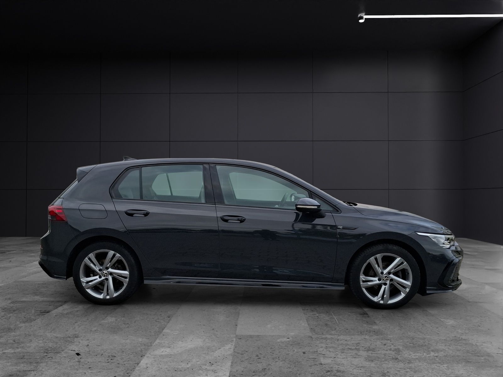 Fahrzeugabbildung Volkswagen Golf VIII TDI R-Line DSG LED Navi AID ACC PDC SH