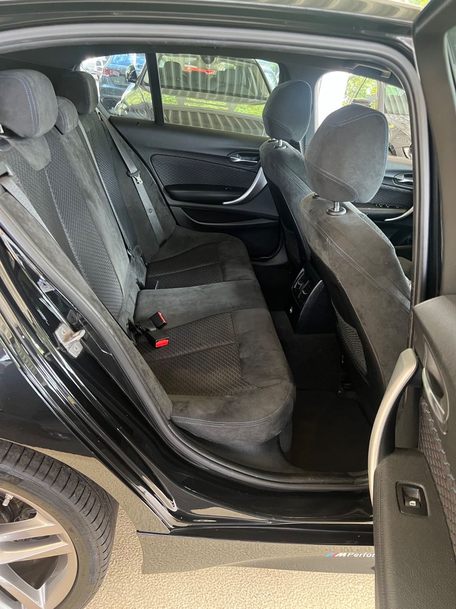 Fahrzeugabbildung BMW 120 i M Sport Paket * NAVI * SITZHEIZUNG *
