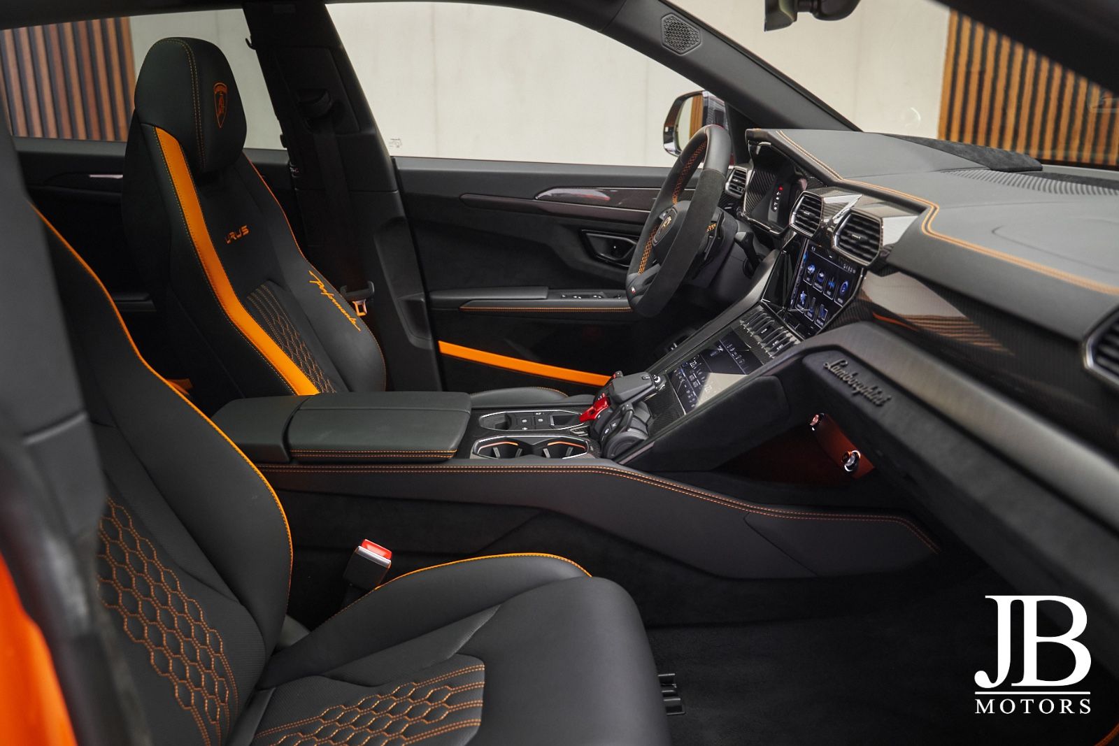Fahrzeugabbildung Lamborghini Urus Performante Carbon Head-Up Akrapovic