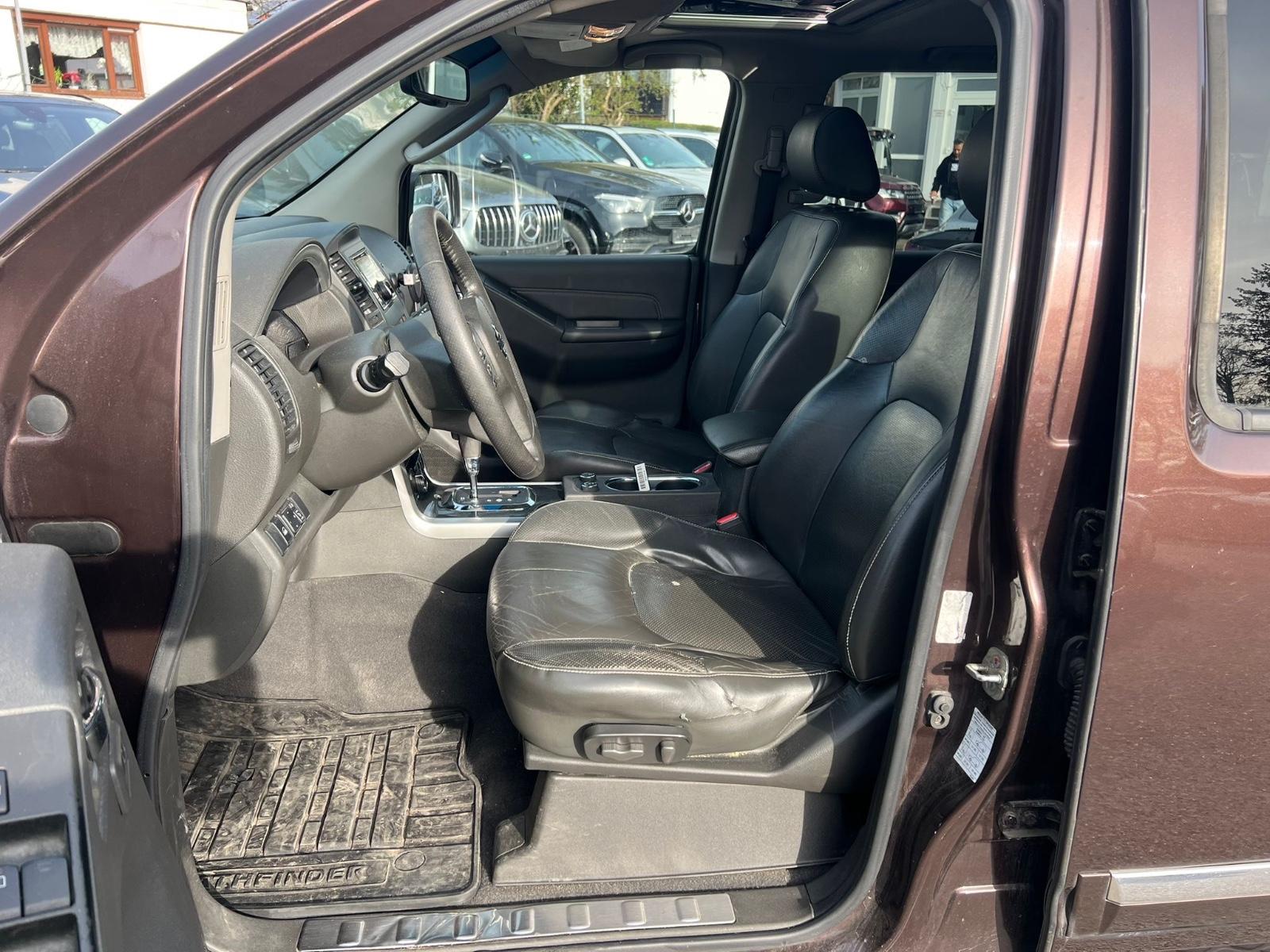 Nissan Pathfinder 3.0 dCi V6 LE | 231 ch | BVA | 7 places | Cuir | Toit ouvrant | Sièges électriques chauffants | Phares bi-xénon