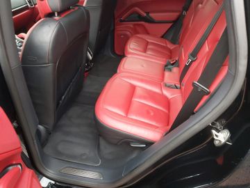 Porsche Cayenne - 12